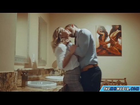 ❤️ Kung ang usa ka busty blonde naghaylo kanimo sa usa ka publiko nga kasilyas ❤ Porno vk sa amon ❌️